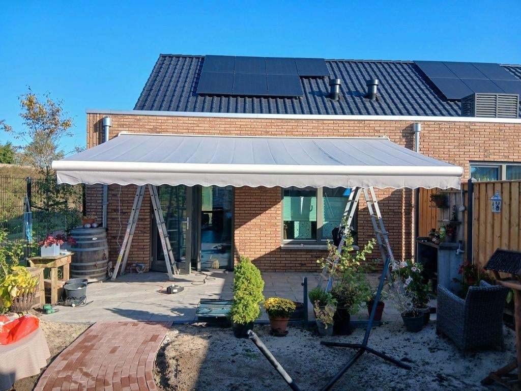 Zonnescherm op maat met nieuw doek geplaatst bij u, Ophalen of Verzenden, Nieuw, Knikarmscherm