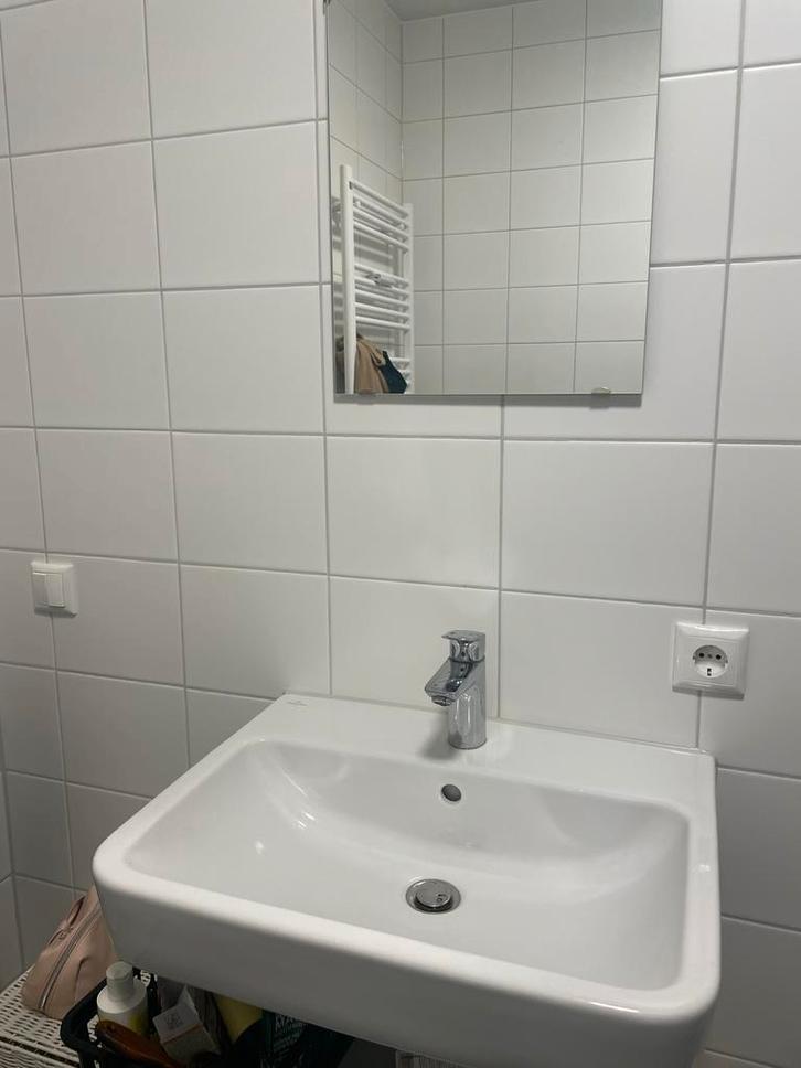 *Nieuw* Wastafel met spiegel villeroy en boch en kraan, Huis en Inrichting, Badkamer | Badkamermeubels, Gebruikt, Wasbak of Wastafel