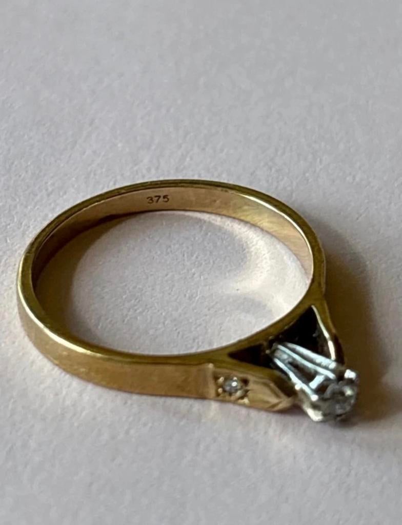 9 karaat gouden ring met diamant, Verzenden, Zo goed als nieuw, 17 tot 18, Dame