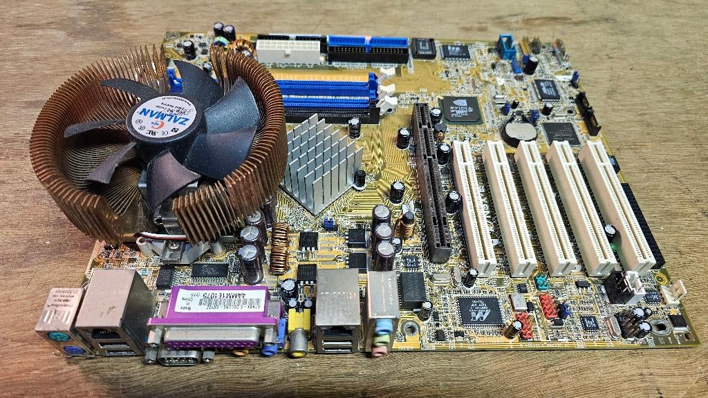 Asus A7N8X-E DeLuxe + Zalman Cooler, Computers en Software, Moederborden, Gebruikt, Socket A, Ophalen of Verzenden, DDR