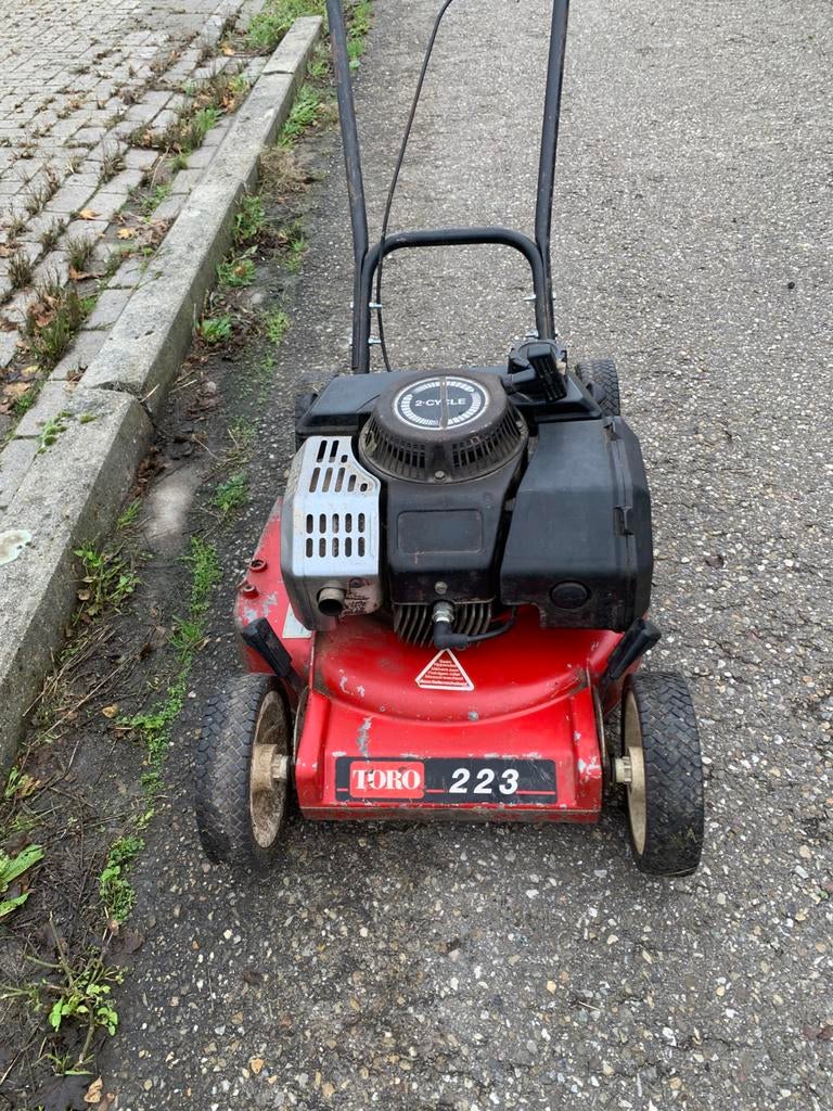 Toro 223 grasmaaier 2 takt, Tuin en Terras, Grasmaaiers, Ophalen, Zo goed als nieuw