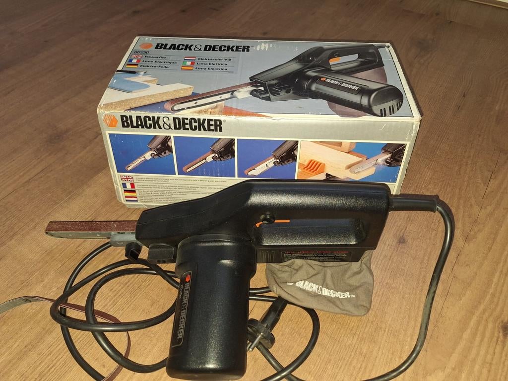 Black en Decker elektrische band schuurmachine met stofzak., Doe-het-zelf en Verbouw, Gereedschap | Schuurmachines, Ophalen, 600 tot 1200 watt