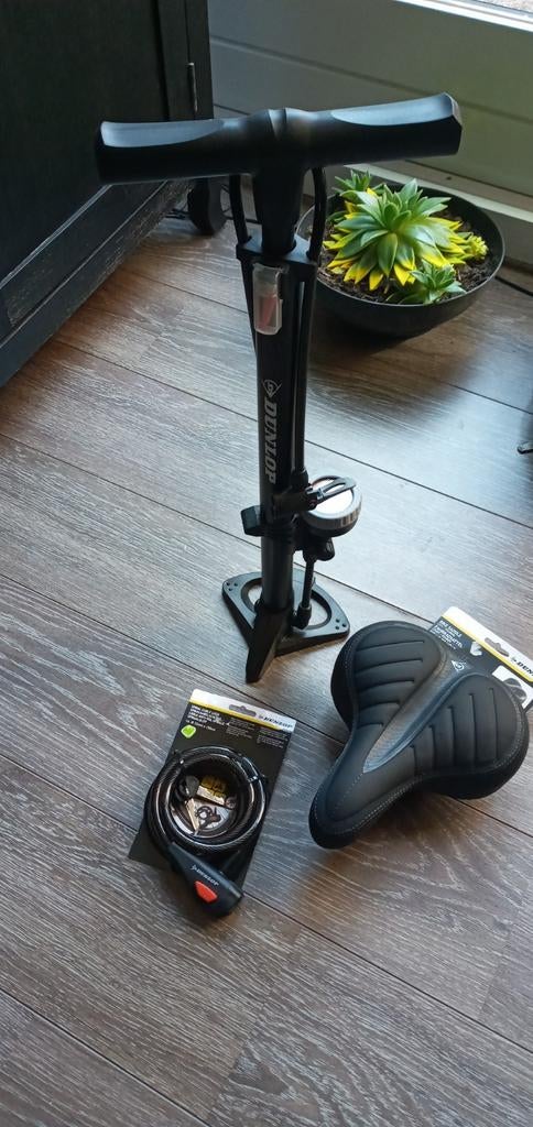 Nieuwe Dunlop fietspomp,slot,zadel, Fietsen en Brommers, Ophalen of Verzenden, Nieuw