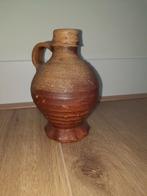 16e eeuws steengoed kruikje, 16 cm hoog, geknepen voet, Ophalen of Verzenden