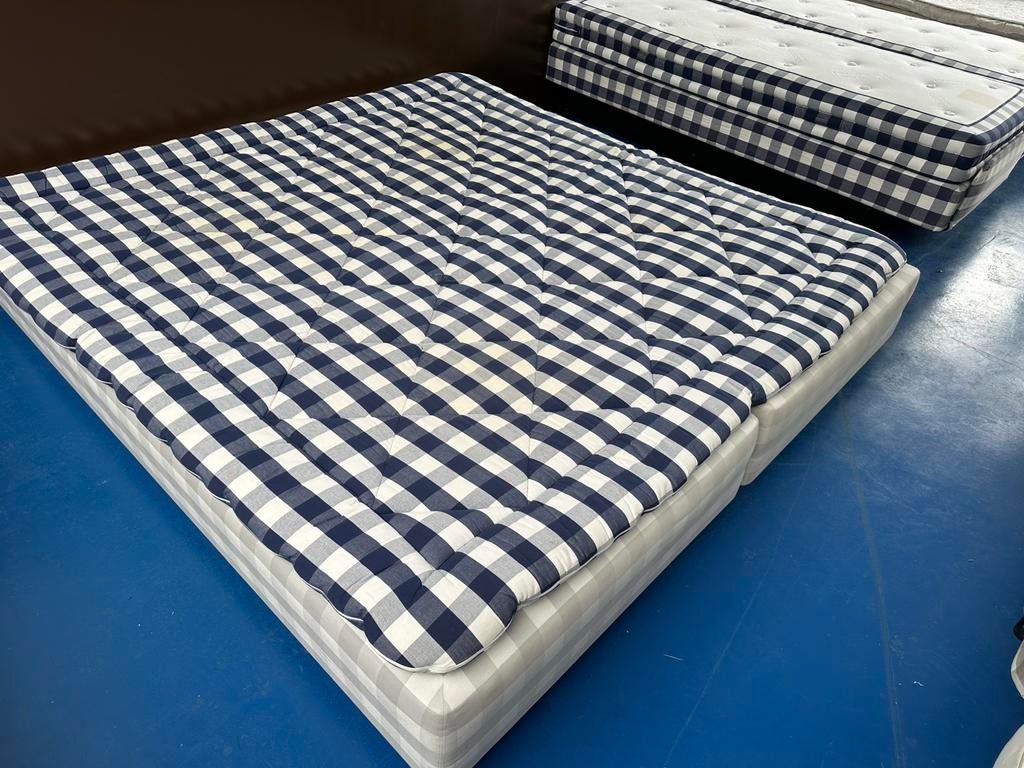 Hästens Boxspring 210x210 met fırm en medıum, Ophalen of Verzenden, Zo goed als nieuw, Tweepersoons, Blauw