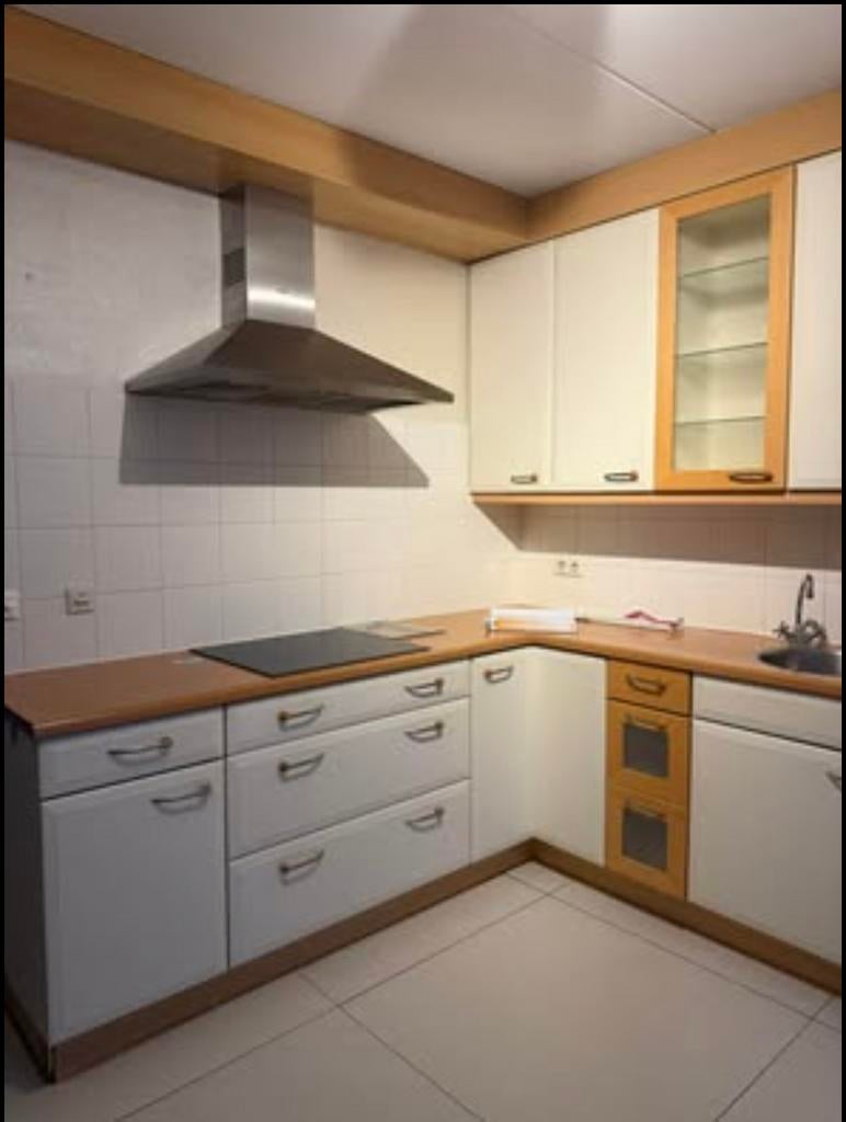 L keuken wit met hout eiken kleur met apparatuur, Huis en Inrichting, Keuken | Complete keukens, Ophalen, Wit, Hoekkeuken, Graniet of Steen