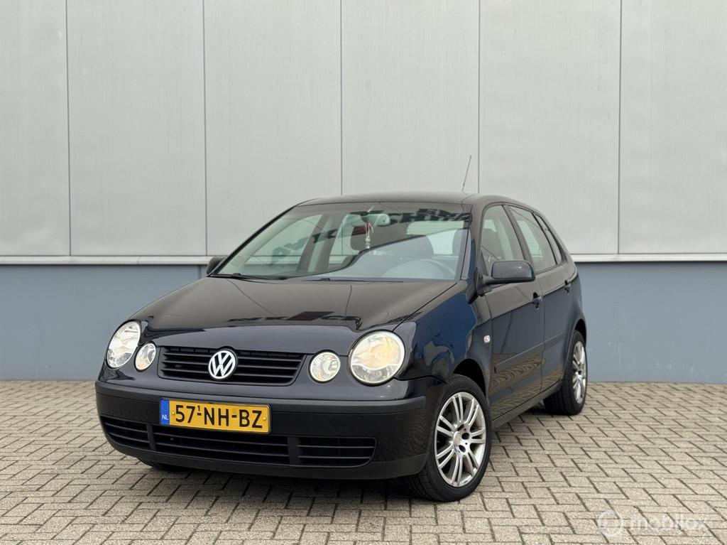 Volkswagen Polo 1.4-16V Highline / Airco / Nieuwe APK, Auto's, Voorwielaandrijving, 4 cilinders, Zwart, Bedrijf