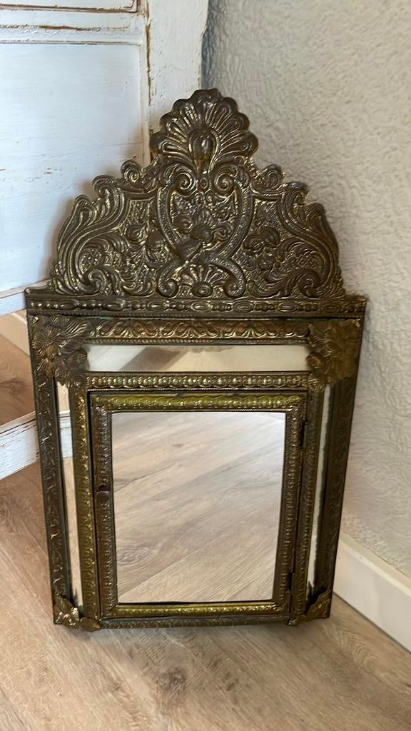 Btocante spiegelkast met borstels, Antiek en Kunst, Ophalen of Verzenden, Rechthoekig, Minder dan 50 cm