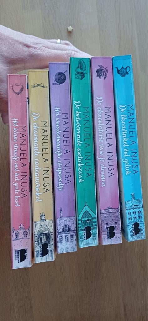 Manuela Inusa VALERIE LANE SERIE compleet, Ophalen, Zo goed als nieuw, Manuela Inusa