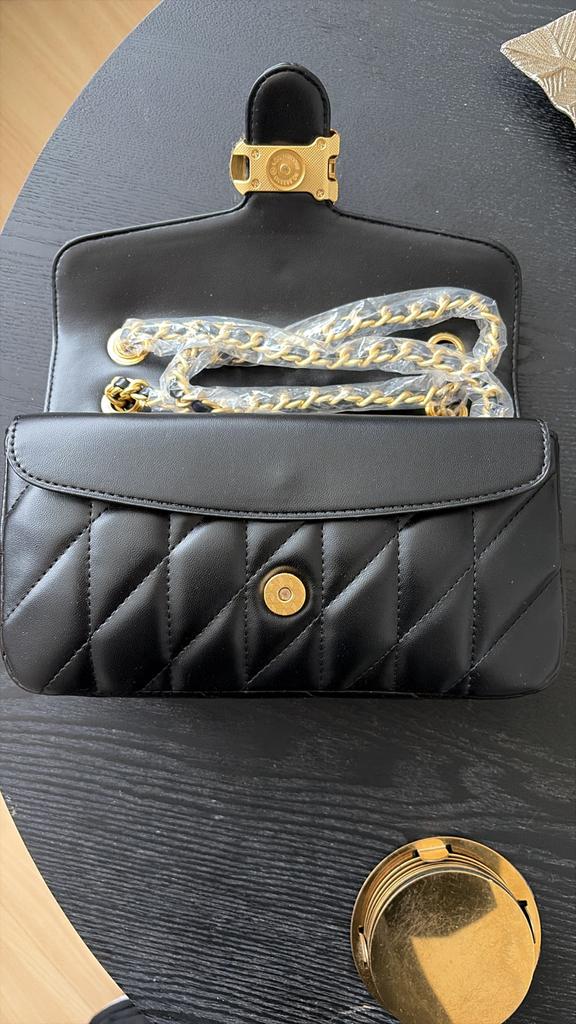 Coach tas 26 cm met gouden details, Sieraden, Tassen en Uiterlijk, Tassen | Damestassen, Ophalen of Verzenden, Nieuw, Zwart, Schoudertasje