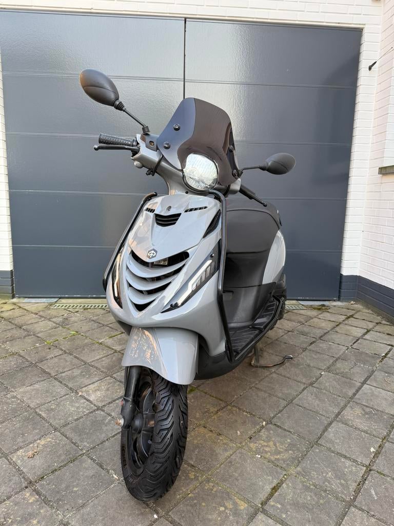 Zip Iget 2020, Ophalen, Zo goed als nieuw, Benzine, Zip