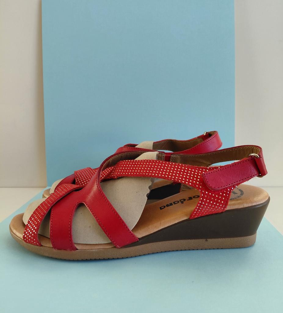 Zachtleren sandalen 39, Kleding | Dames, Schoenen, Zo goed als nieuw, Sandalen of Muiltjes, Rood, Verzenden