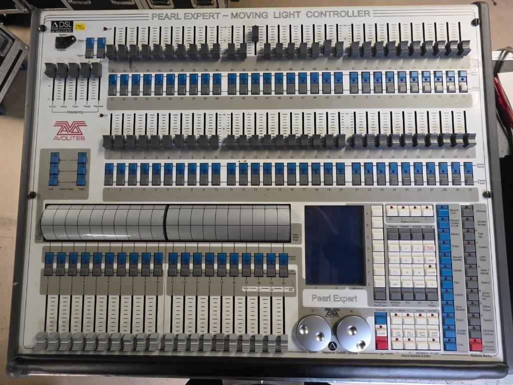 Avolites Pearl Expert Pro + Avolites Expert Touch + kist, Ophalen, Gebruikt, Licht, Kleur