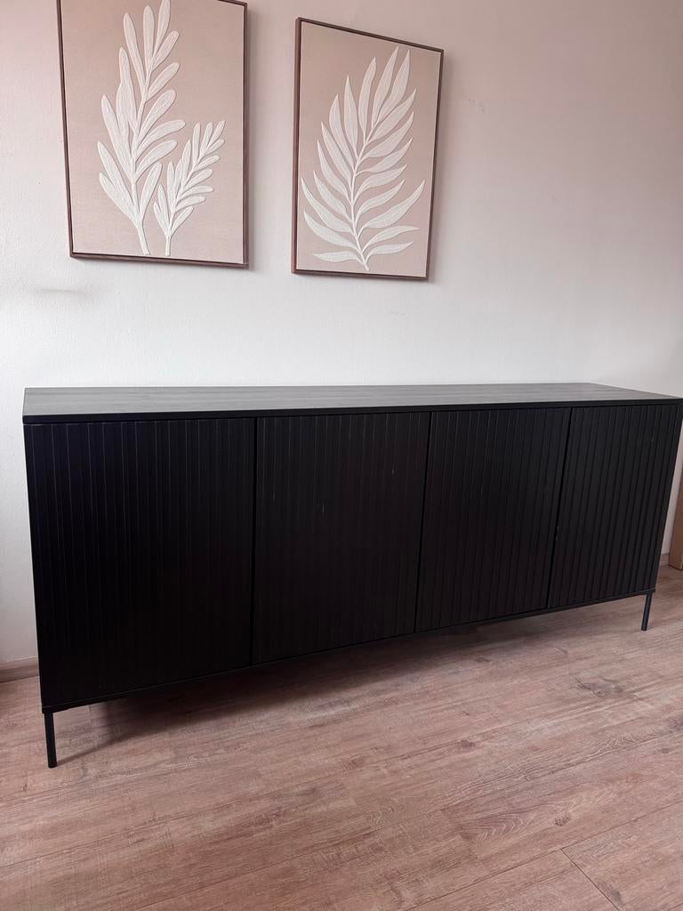 WOOOD Gravure dressoir  - NIEUWSTAAT, Huis en Inrichting, Kasten | Dressoirs, Zo goed als nieuw, 200 cm of meer, 25 tot 50 cm
