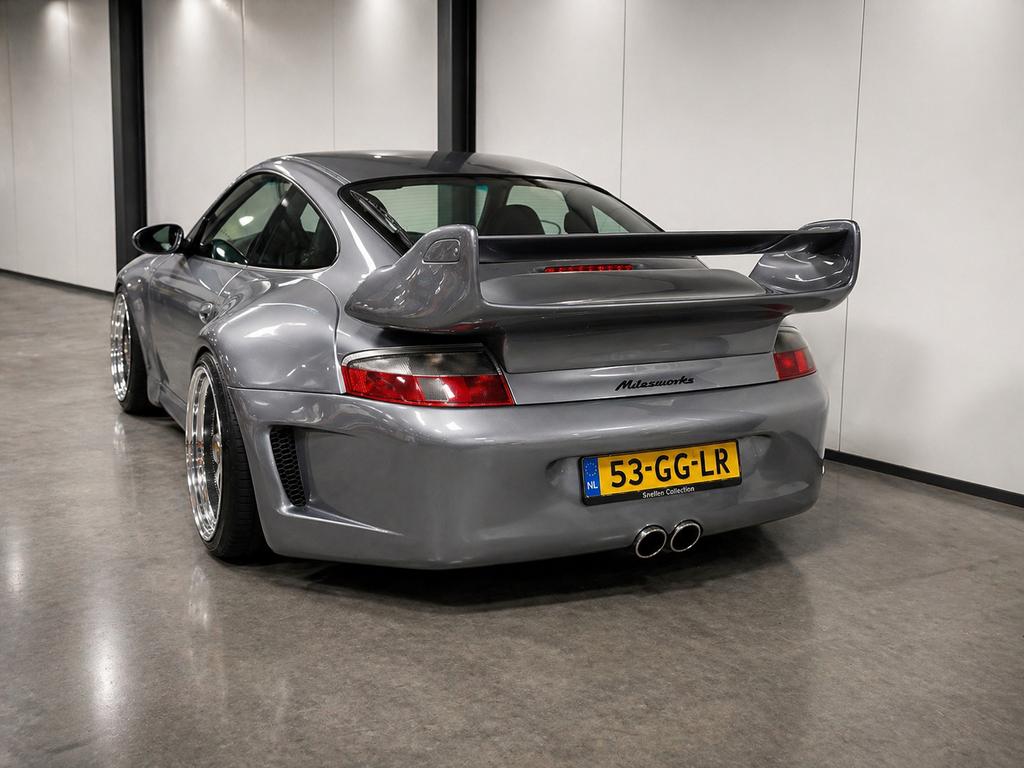 Unieke Porsche 911 (996) Widebody Milesworks – 1 van NL RWB, Auto's, Automaat, Achterwielaandrijving, 1340 kg, 4 stoelen