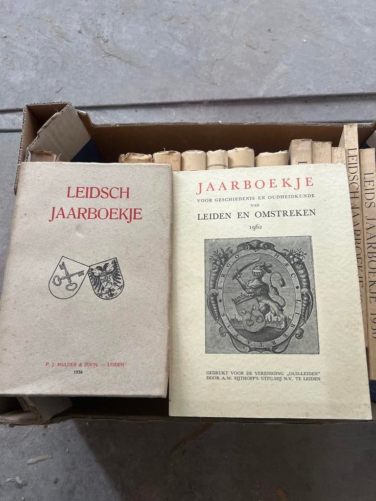 Leidsch Jaarboekje - Collectie 1936-1963, Ophalen of Verzenden, 20e eeuw of later, Gelezen