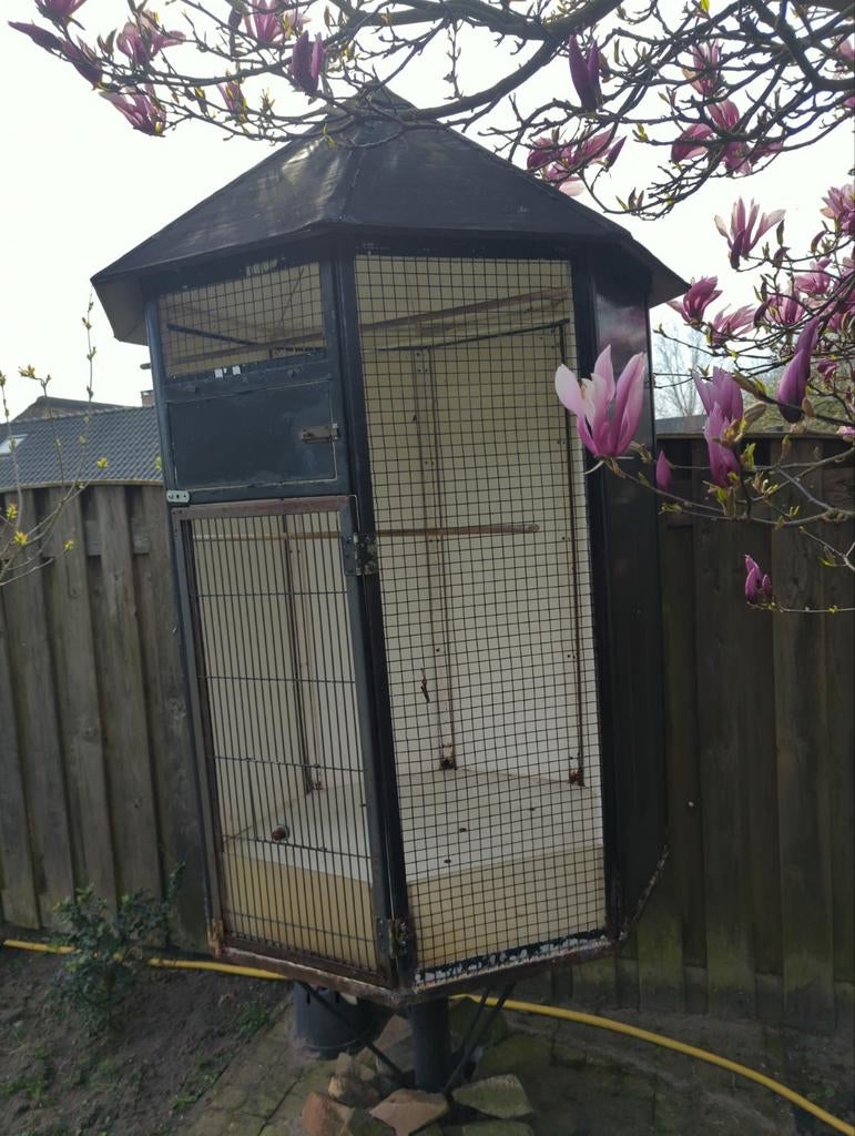 8 hoekige volière op draaipoot, Ophalen, Metaal, Volière