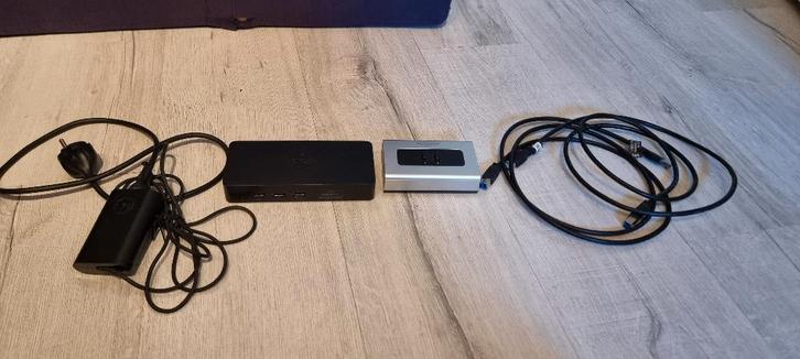 Docking station 2 laptops, Computers en Software, Dockingstations, Zo goed als nieuw, Docking station, Laptop, Ophalen of Verzenden