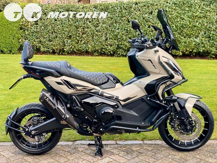 ⭐️ UNIEKE CUSTOM Honda XADV 750 2024 MAT DESERT SAND SPECIAL, Motoren, Motoren | Honda, Bedrijf, Scooter, meer dan 35 kW, 2 cilinders