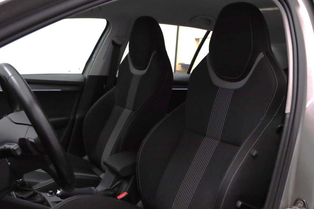 Skoda Octavia Combi 1.5 TSI 150 PK Automaat Greentech Style, 12 maanden, Stof, Gebruikt, Origineel Nederlands