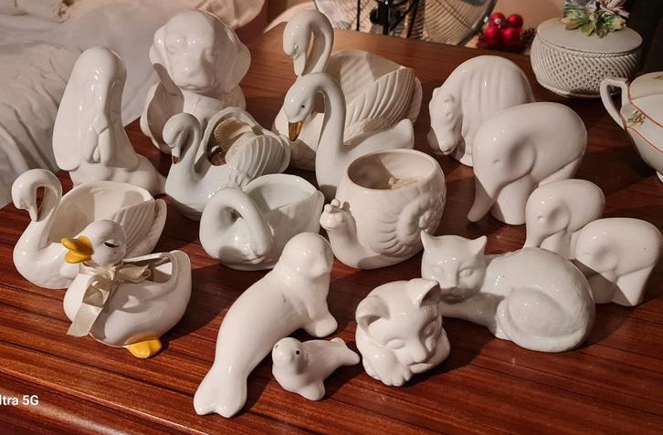 Set witte porseleinen dierenbeeldjes, Antiek en Kunst, Curiosa en Brocante, Ophalen of Verzenden
