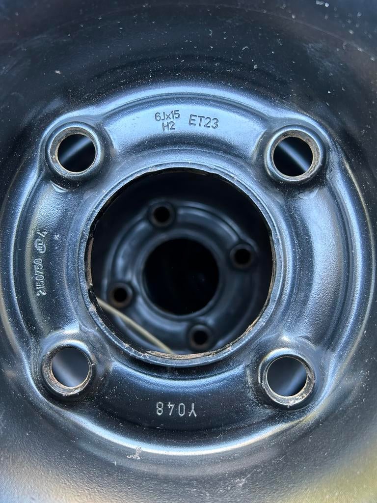 Complete set winterwielen Peugeot 207, Auto-onderdelen, Banden en Velgen, Gebruikt, 15 inch, Banden en Velgen, Personenwagen