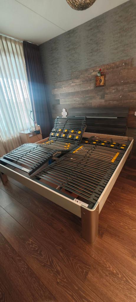 Lattenbodem Bossflex 600 deluxe elektrisch verstelbaar, Ophalen, 90 cm, Tweepersoons, Zo goed als nieuw