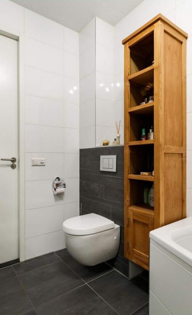 Houten badkamerkast met open schappen en deurtje, Huis en Inrichting, Badkamer | Badkamermeubels, Zo goed als nieuw, (Half)hoge kast