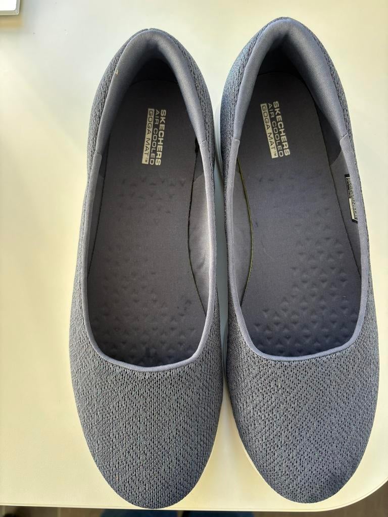 Skechers on the go ballerina blauw instapper maat 41, Ophalen of Verzenden, Zo goed als nieuw, Blauw, Instappers