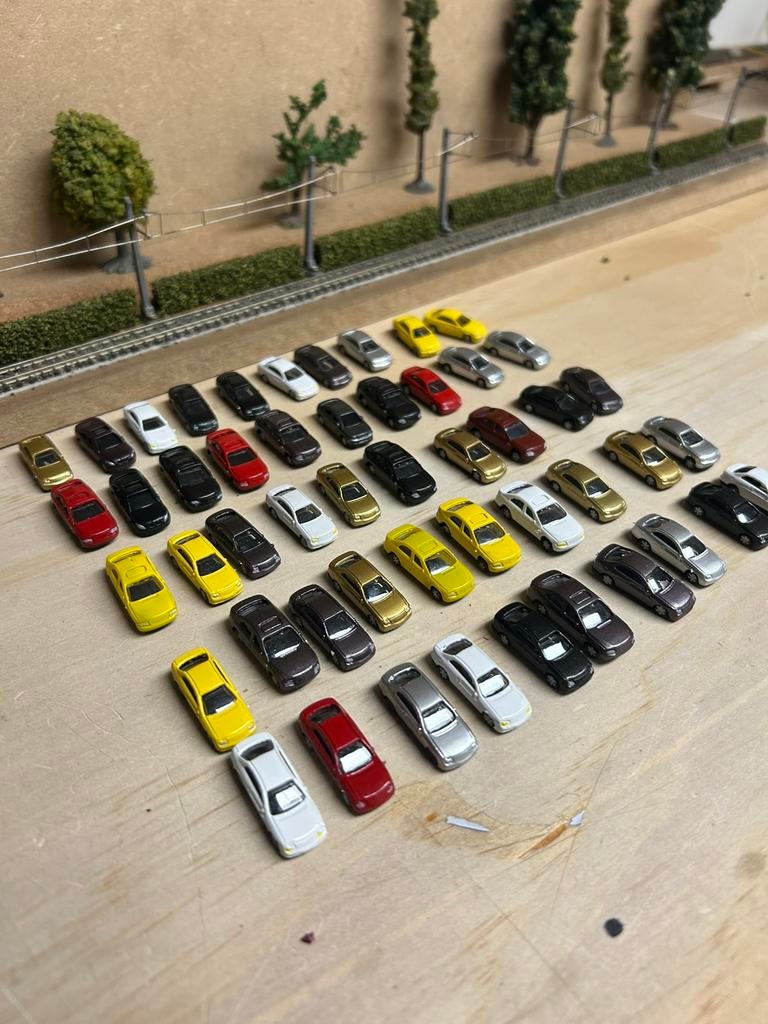 50 n-spoor autos, Hobby en Vrije tijd, Modeltreinen | N-Spoor, Ophalen of Verzenden, Zo goed als nieuw, Gelijkstroom of Wisselstroom