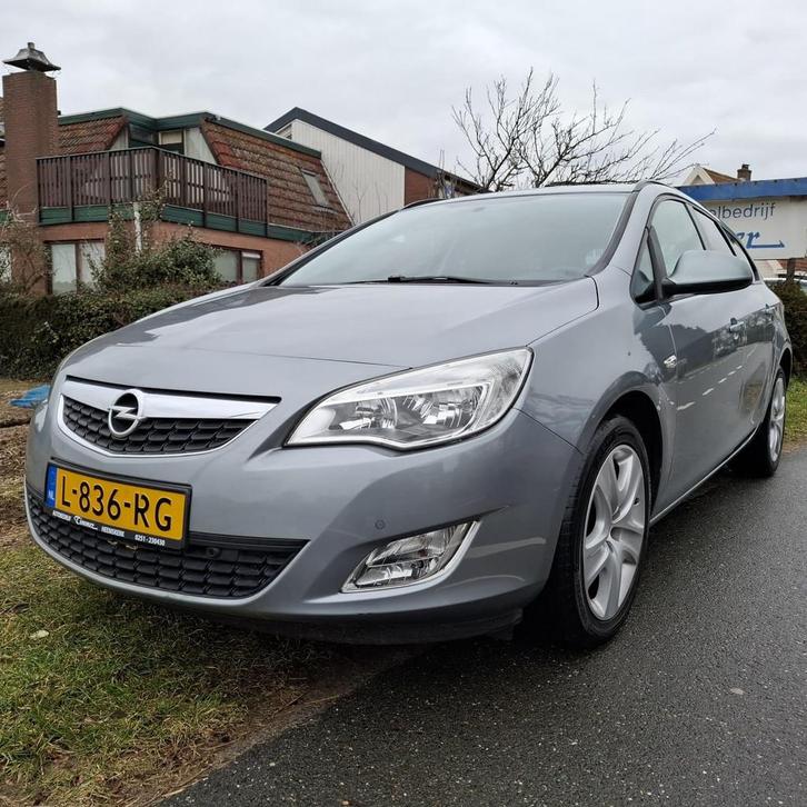Opel Astra 1.6 Sports Tourer Automaat Trekhaak, Stoelverwarm, Auto's, Opel, Particulier, Te koop, Astra, ABS, Airbags, Airconditioning