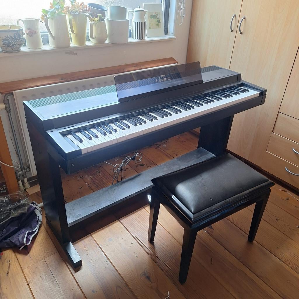 Elektrische piano yamaha clavinova clp -300 (tot 30 april), Ophalen, Gebruikt, Zwart