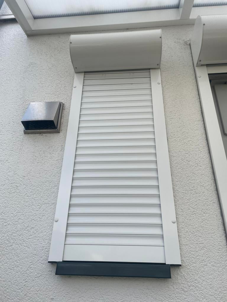 Rolluik keukenraam wc raam wit ronde kap, Ophalen of Verzenden, Zo goed als nieuw, Wit, Minder dan 100 cm