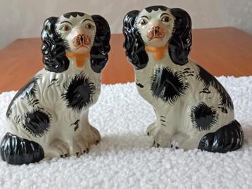 2 OUDE  HOERENHONDJES /BOUDOIR HONDJES  beschikbaar voor biedingen