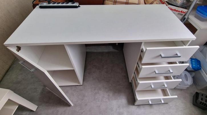 Bureau with met ruime werkblad., Huis en Inrichting, Bureaus, Gebruikt, Ophalen