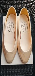 Satijnen trouwschoenen, Kleding | Dames, Trouwkleding en Trouwaccessoires, Ophalen of Verzenden, Gedragen, Beige