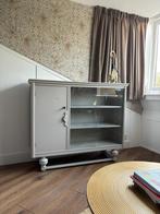 Grijze Beige Kast met Glasdeuren en Slot, Huis en Inrichting, Kasten | Vitrinekasten, Ophalen, Gebruikt, 100 tot 150 cm, 25 tot 50 cm