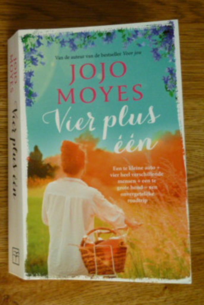 Jojo Moyes - Vier plus een en Suzanna's wereld, Boeken, Romans, Zo goed als nieuw, Ophalen of Verzenden