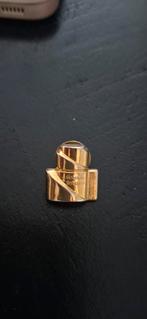 Gabriela Sabatini Goudkleurig speldje, Ophalen of Verzenden, Gebruikt