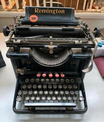 Typemachine antieke Remington uit 1915 in goede staat. beschikbaar voor biedingen