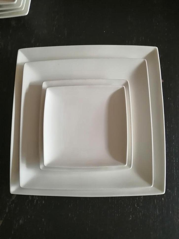 Wit porselein vierkant servies diverse borden, Huis en Inrichting, Keuken | Servies, Zo goed als nieuw, Bord(en), Overige stijlen