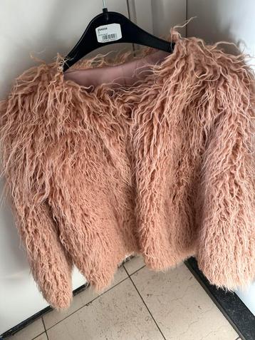 Faux fur jasje met haken om te sluiten beschikbaar voor biedingen