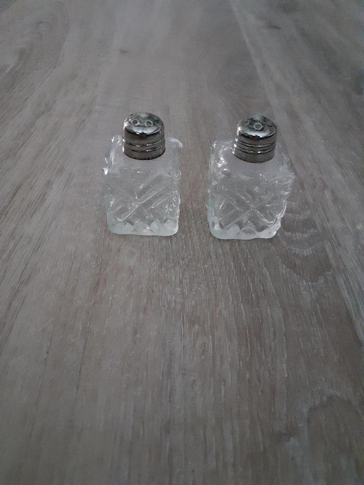 Peper en zoutstel glas, Verzamelen, Overige Verzamelen, Zo goed als nieuw, Ophalen of Verzenden