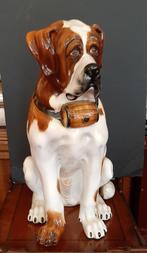 Majolica beeld van een sint Bernhard hond, Antiek en Kunst, Kunst | Beelden en Houtsnijwerken, Ophalen of Verzenden