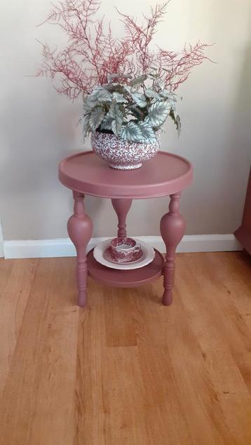 Bijzettafeltje/Plantentafeltje gerestyled beschikbaar voor biedingen