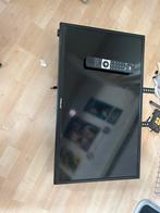 FINLUX TV met Netflix/YouTube en een wallmount, Ophalen of Verzenden, Zo goed als nieuw