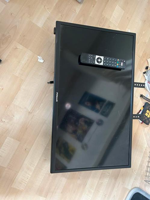 FINLUX TV met Netflix/YouTube en een wallmount, Computers en Software, Computerbehuizingen, Zo goed als nieuw, Ophalen of Verzenden