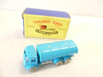 Matchbox nr11A Petrol Tanker ERF in Luciferdoosje modelauto. beschikbaar voor biedingen