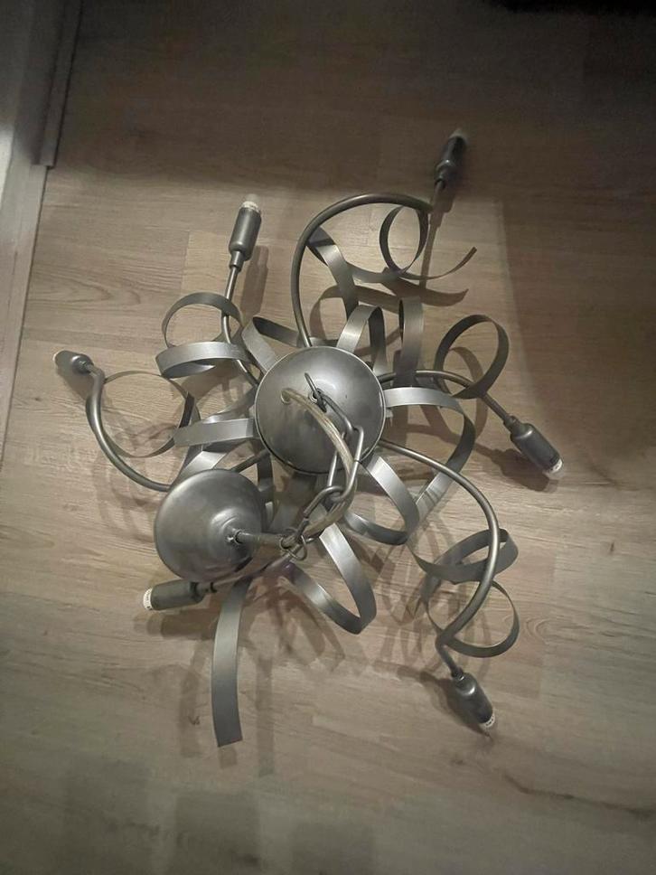 Handgemaakte lamp met krullen design zilver, Huis en Inrichting, Lampen | Plafondlampen, Zo goed als nieuw, Metaal, Ophalen