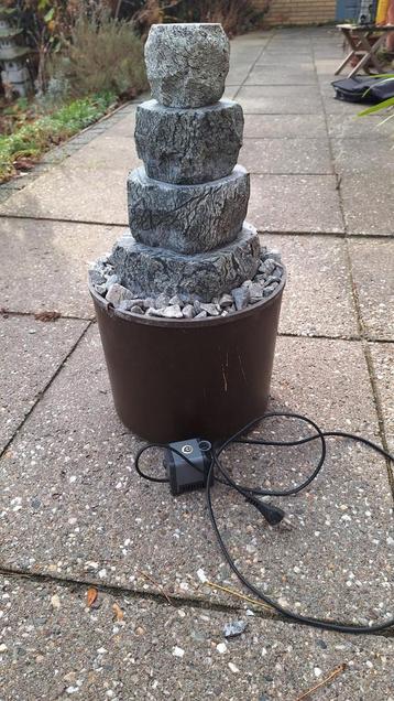 Stenen Waterornament Tuin beschikbaar voor biedingen